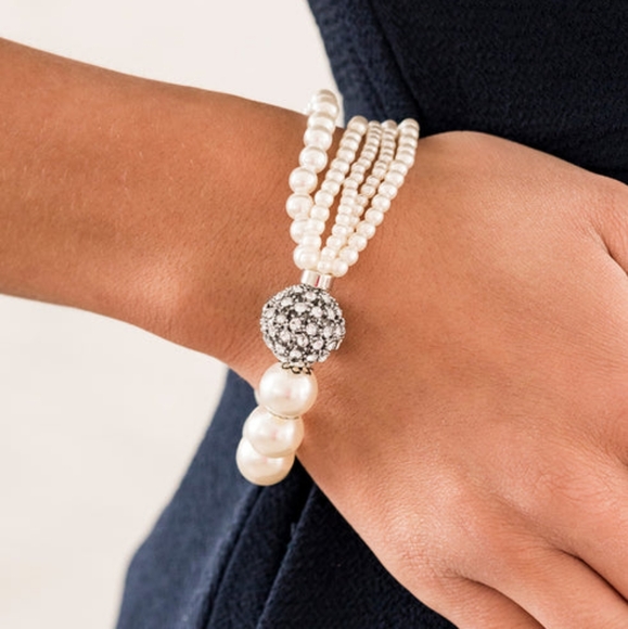 Paparazzi 2pc Set - Pearl and Rhinestone Bracelet and Earrings Fashion Fix - Picture 4 of 5